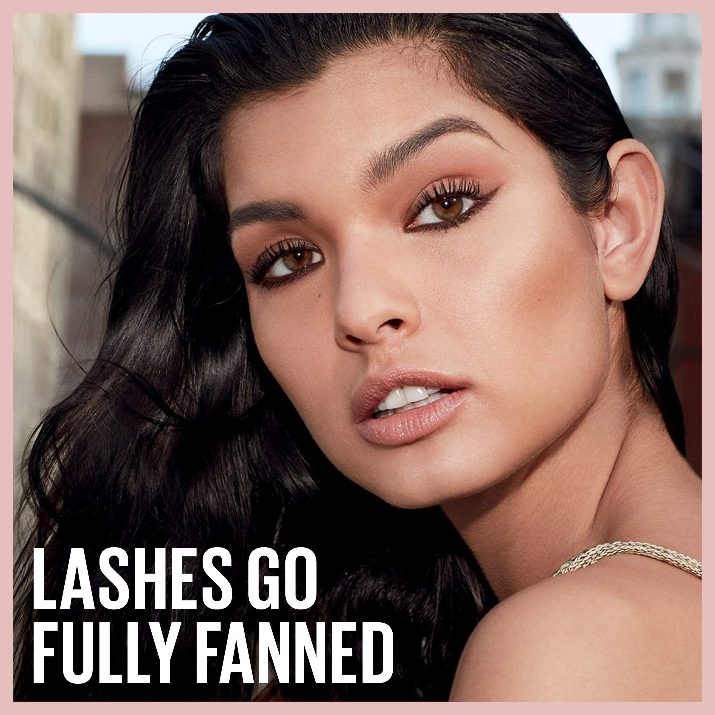 Full fan effect mascara application demonstrating separated eyelashes.