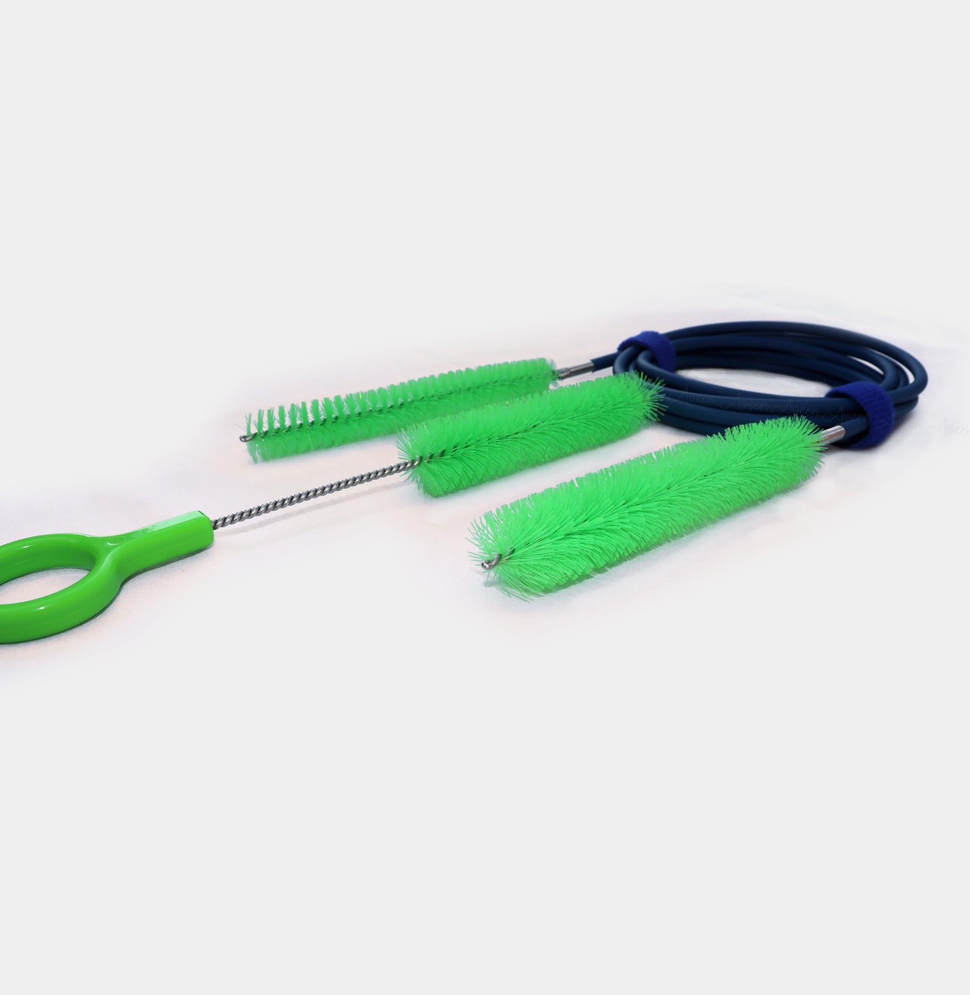 Aveen CPAP cleaning kit showing both large and small brush ends