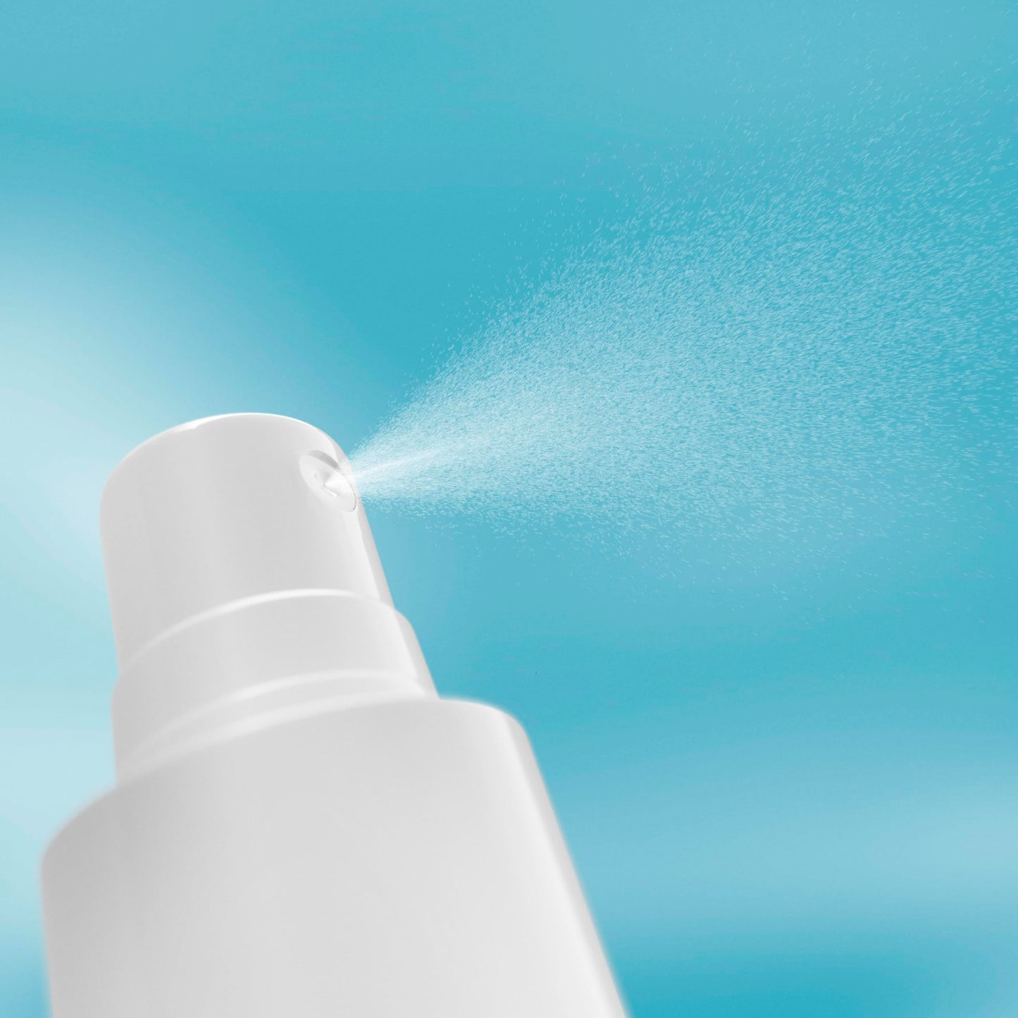 Longwear makeup setting facial mist bottle for a smooth glow