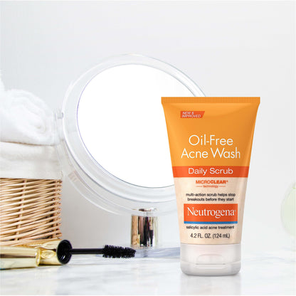 Creamy consistency of the Neutrogena daily exfoliating scrub with gentle beads