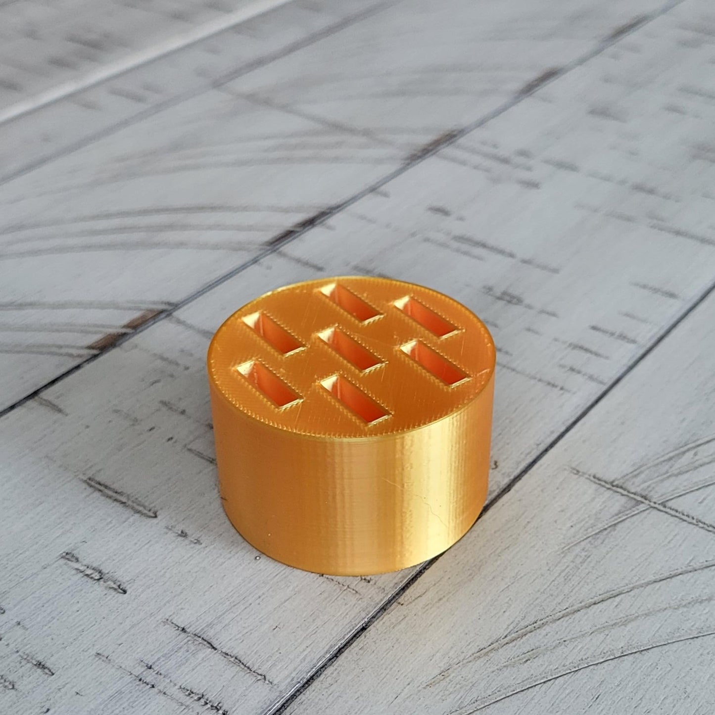 Gold colored round vial stand for convenient daily tracking of eye care dosage
