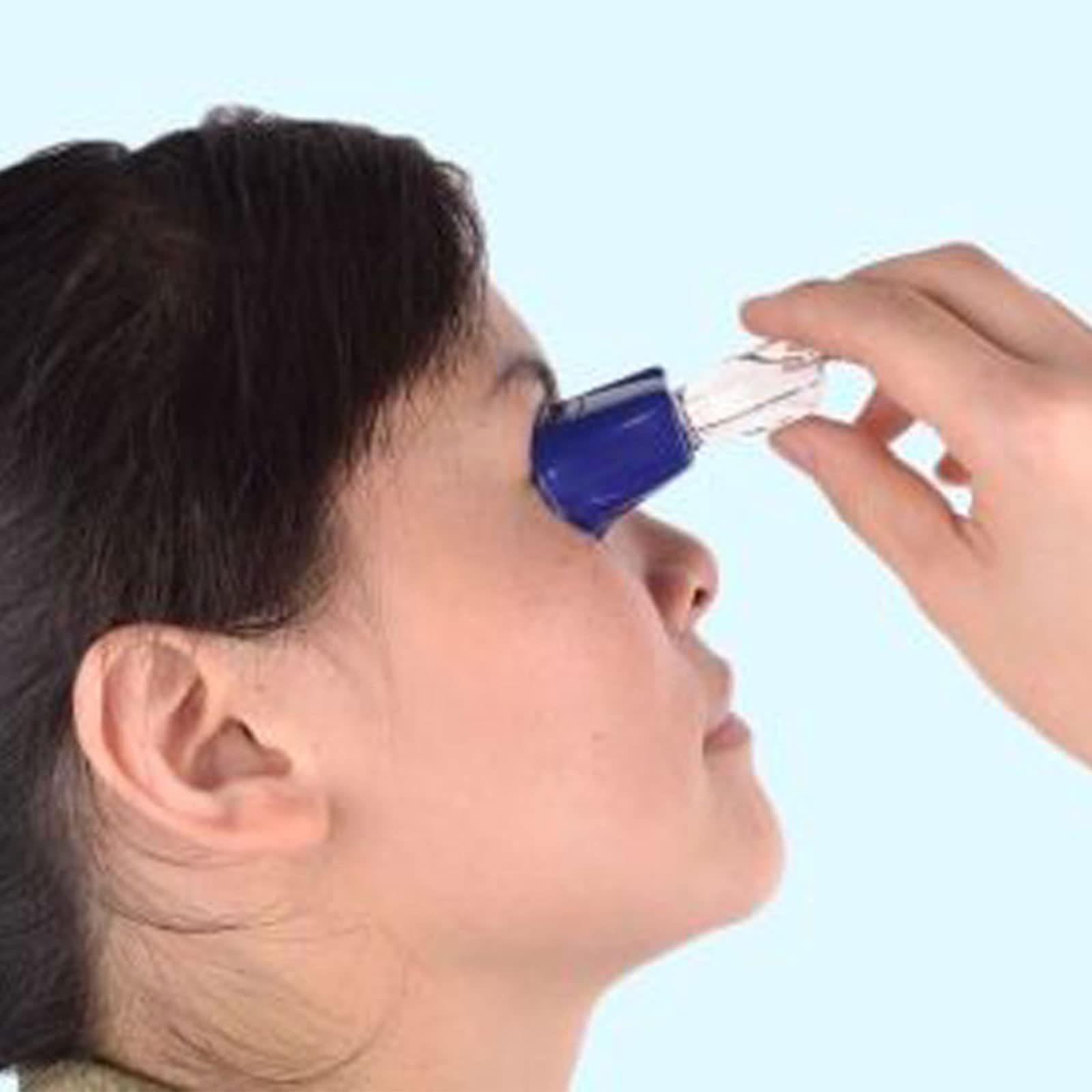 RYUJNDK eye drop guide helper close up illustrating the universal snap fit bottle bracket