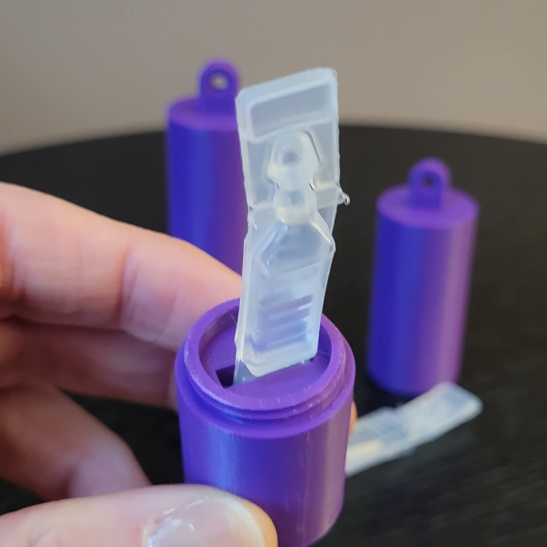 Znet3D eye drop protective case with secure screw on lid