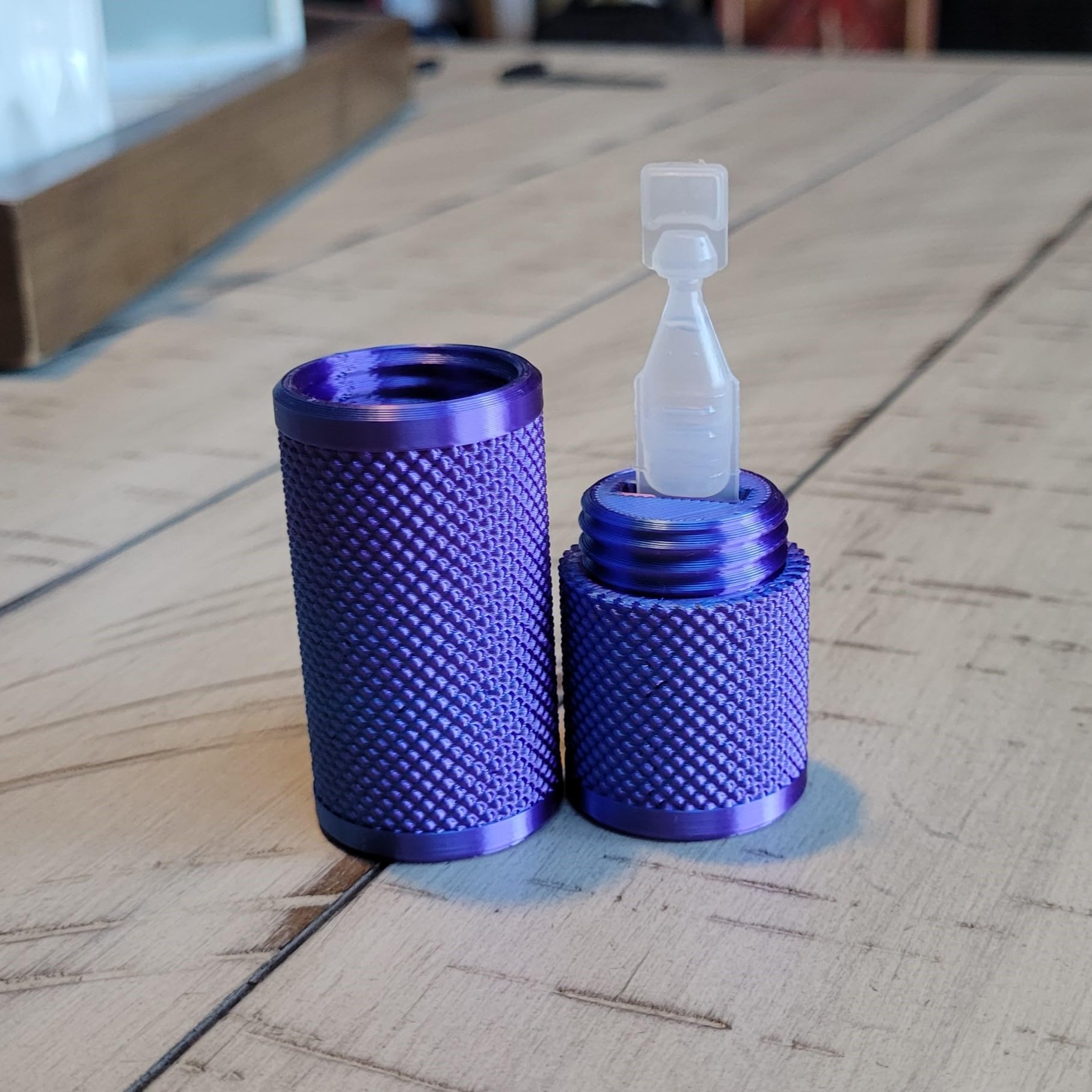 Znet3D 3D printed eye drop container highlighting textured knurled grip