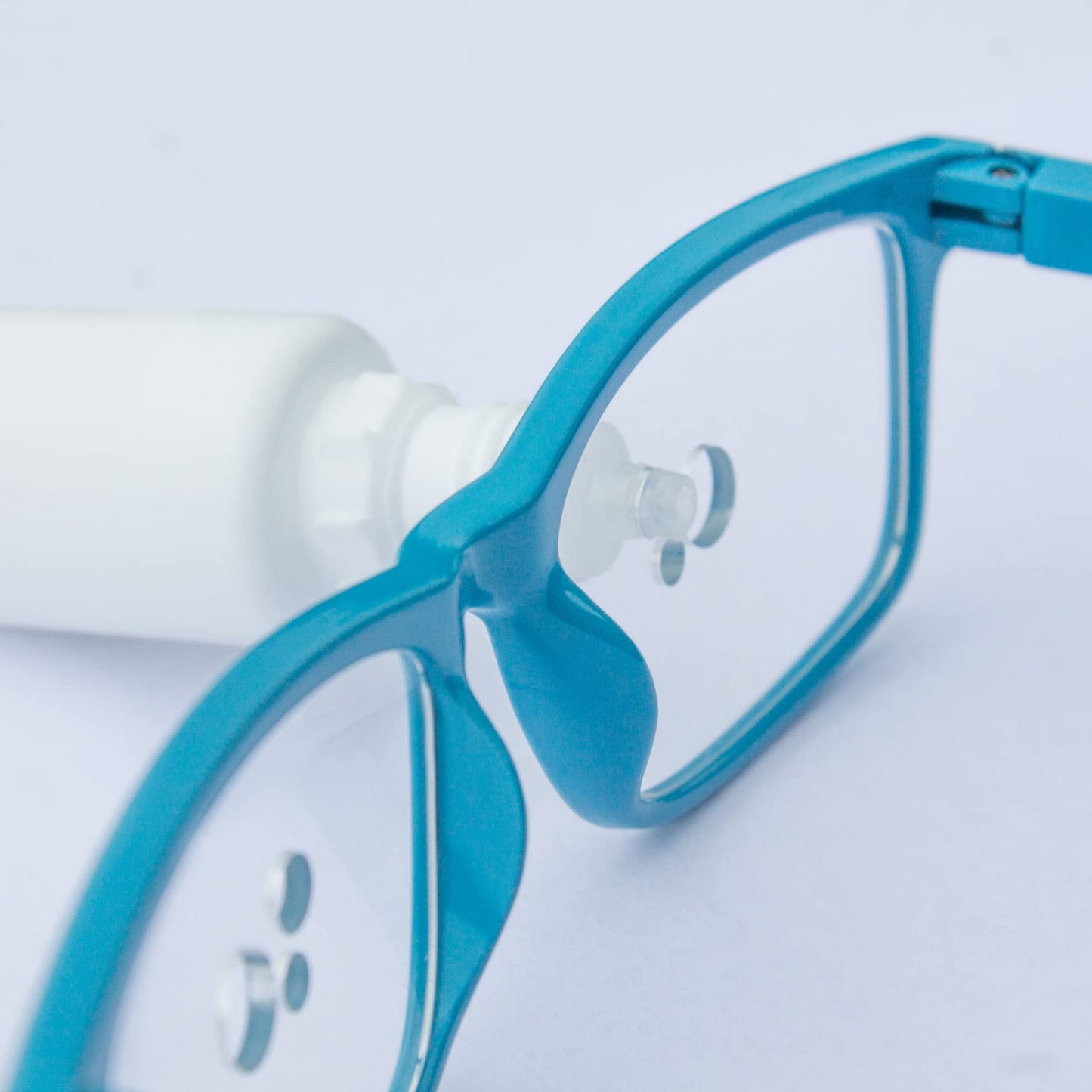 Top view of the alignment slots on the Easy Eye Drops aid for elderly care.