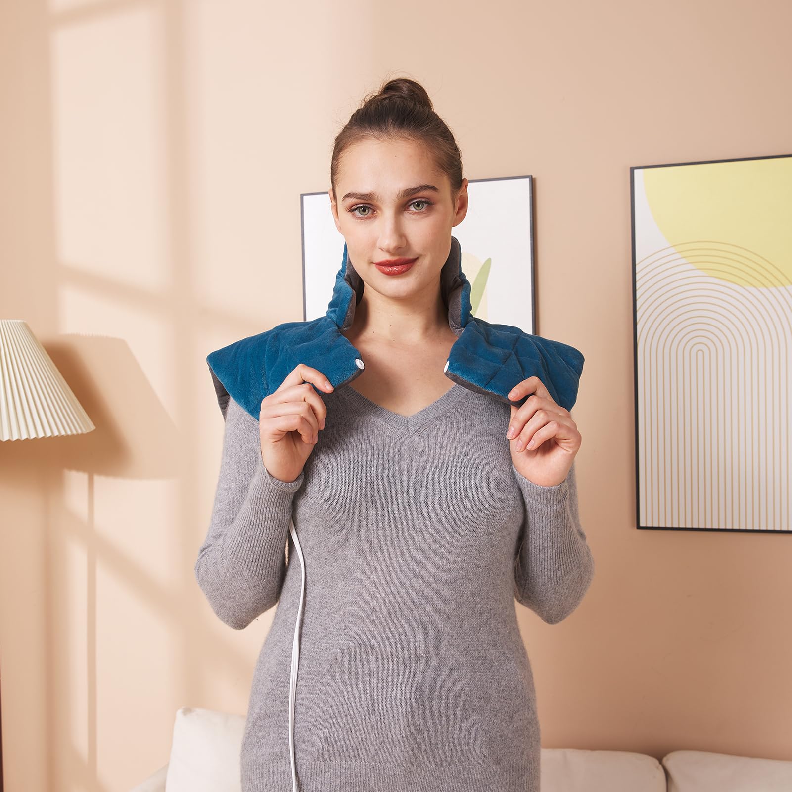 Ruqiji electric heating pad laid flat demonstrating the extra large seventeen by thirty three inches dimension coverage