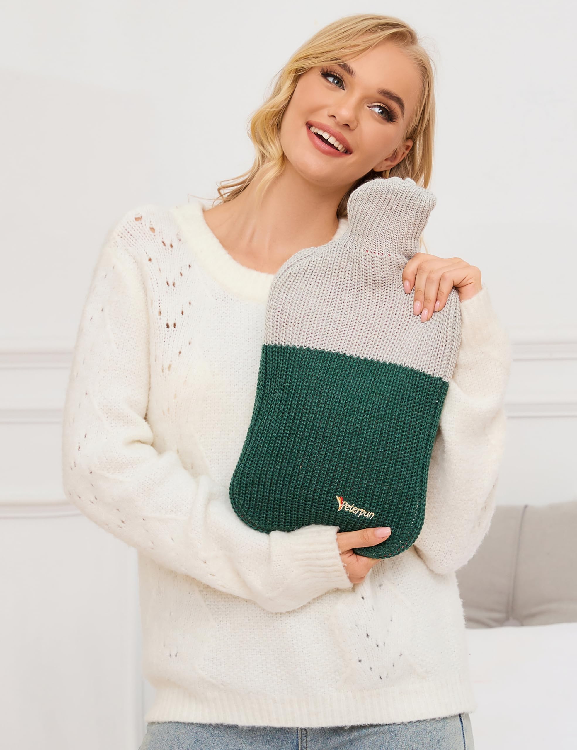 Peterpan XXX-Large hot water bottle with high quality wool blend knitted texture detail view