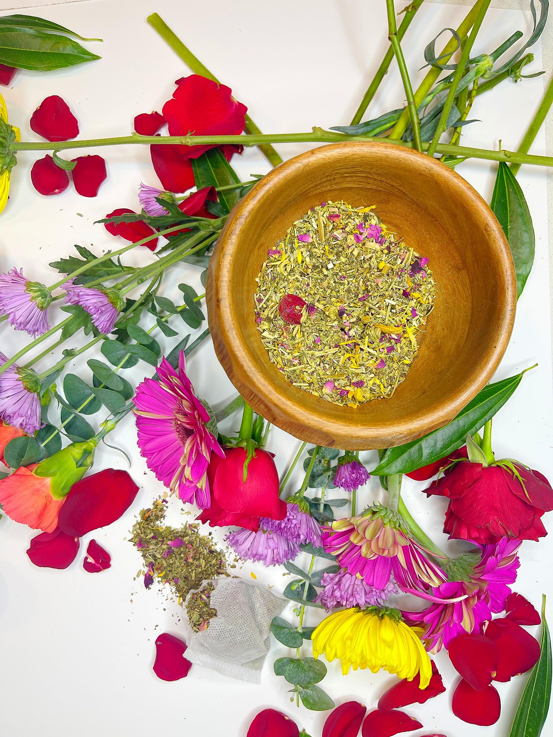 Close up of organic rose petals and lavender in Her Pink Pearl blend