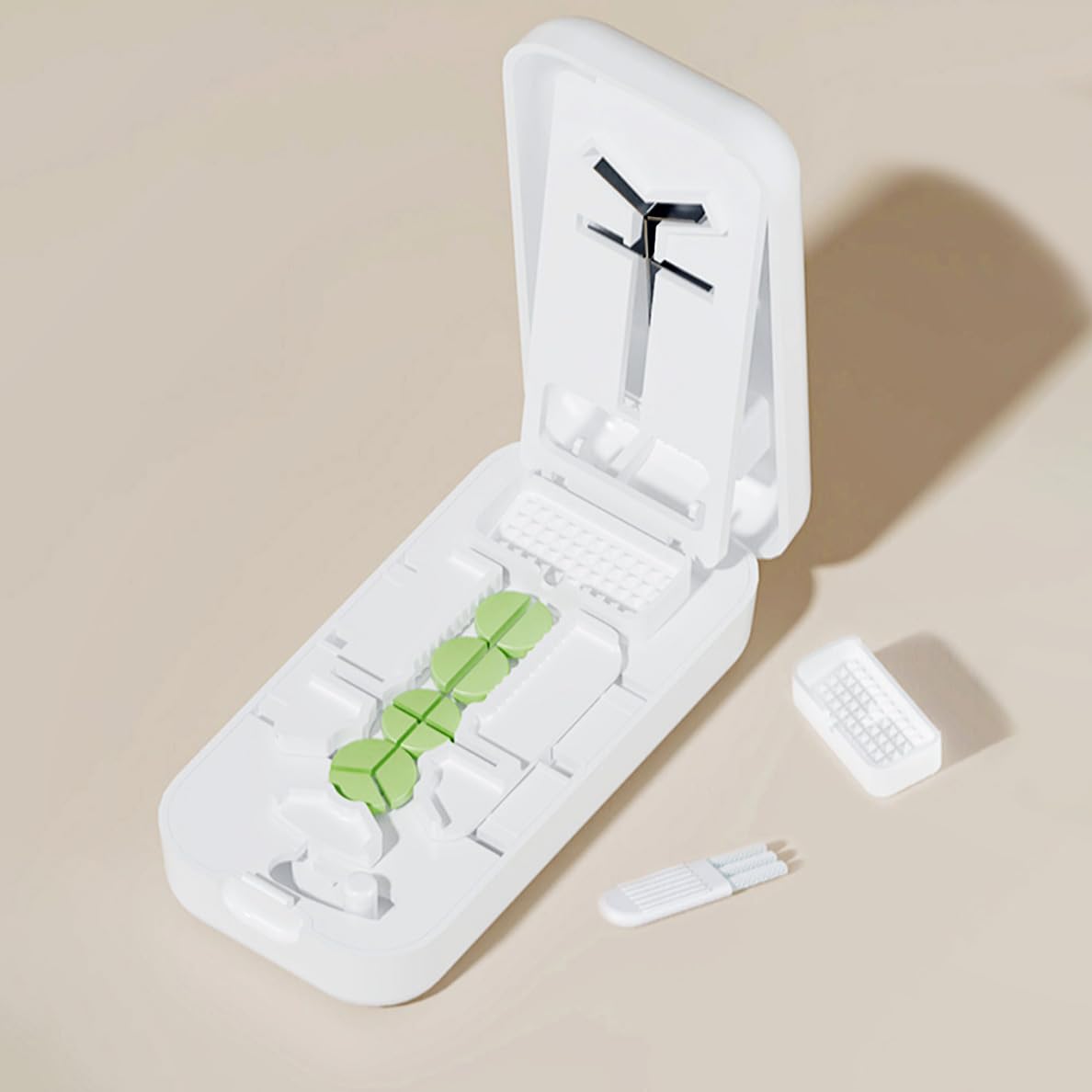 YULIKIKER compact healthcare tool being used to split small round tablets