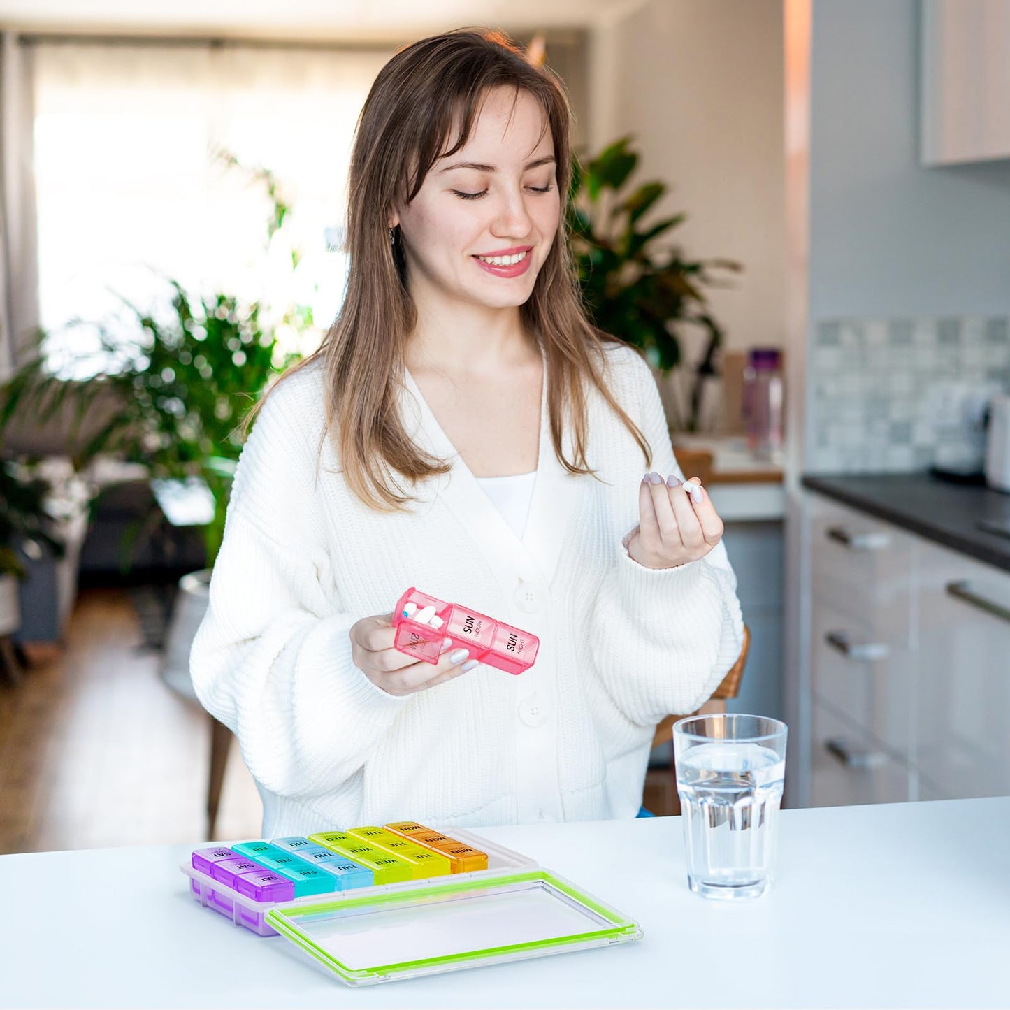 AUVON daily pill planner dimensions and setup display showcasing portable compact size