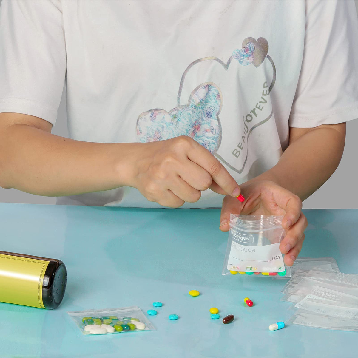 Serfeymi waterproof am pm pill baggies zipper seal closeup