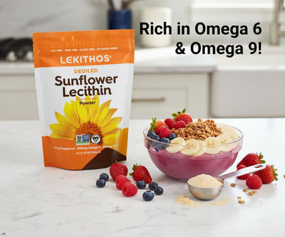 Lekithos phosphatidylcholine powder being added to a healthy morning smoothie blender