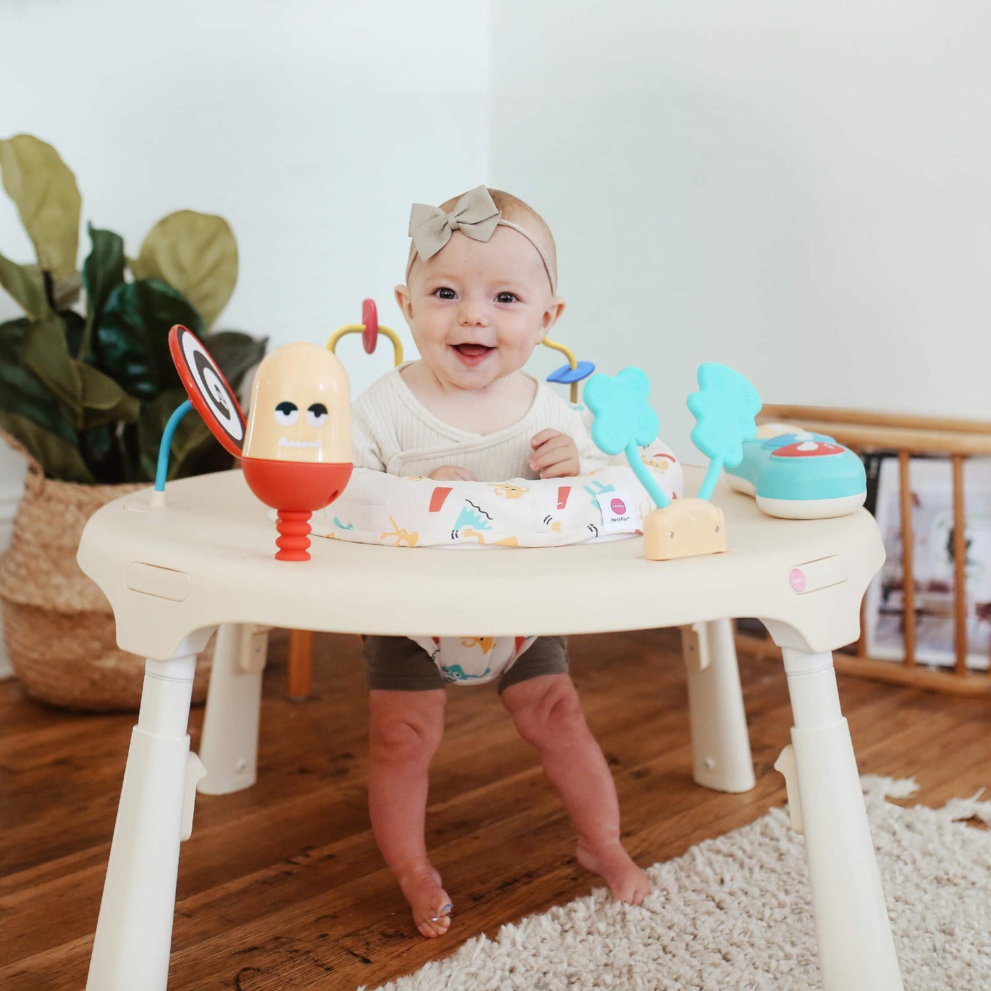 Oribel PortaPlay Monsterland Adventures baby bouncing feature