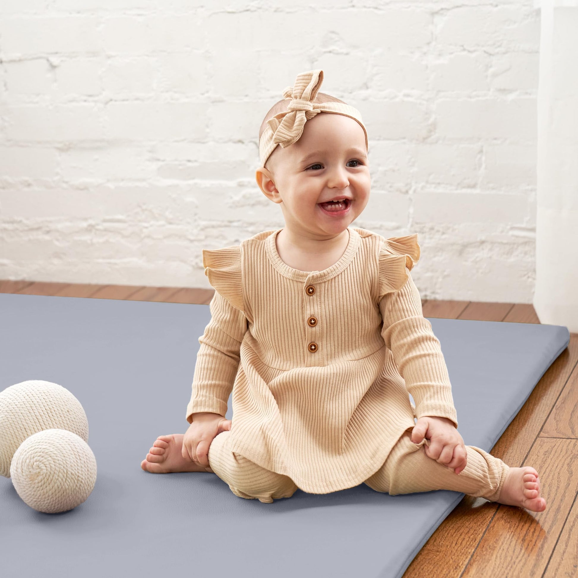 Wipeable waterproof surface of Zicoto play mat
