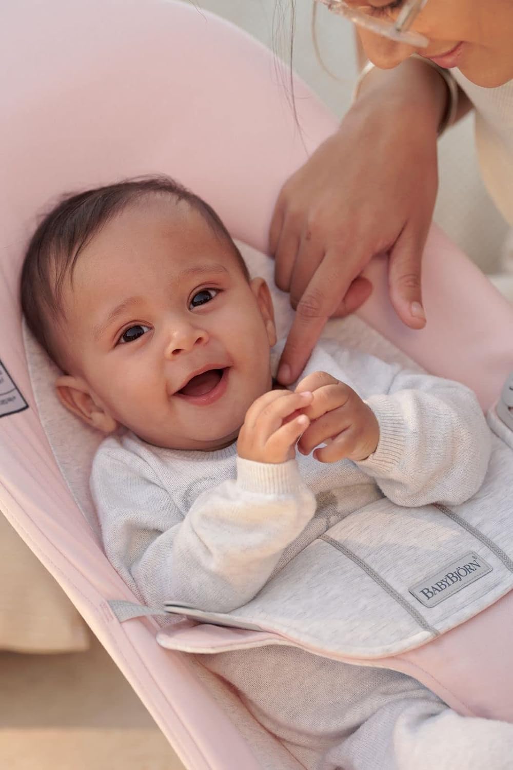 Close up view of premium woven jersey fabric on BabyBjörn bouncer