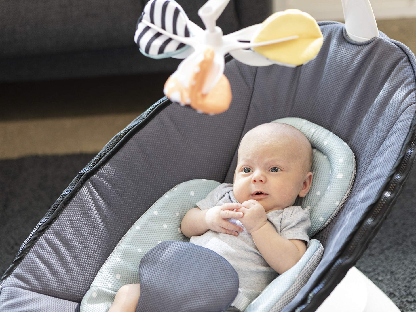 Top view of 4moms infant insert detailing secure fit for newborns