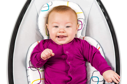 4moms infant insert demonstrating ergonomic newborn support