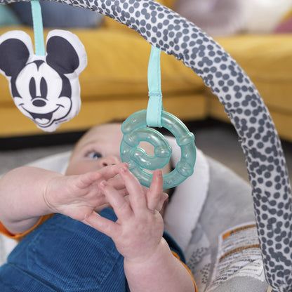 Close up of the adjustable 3-point safety harness