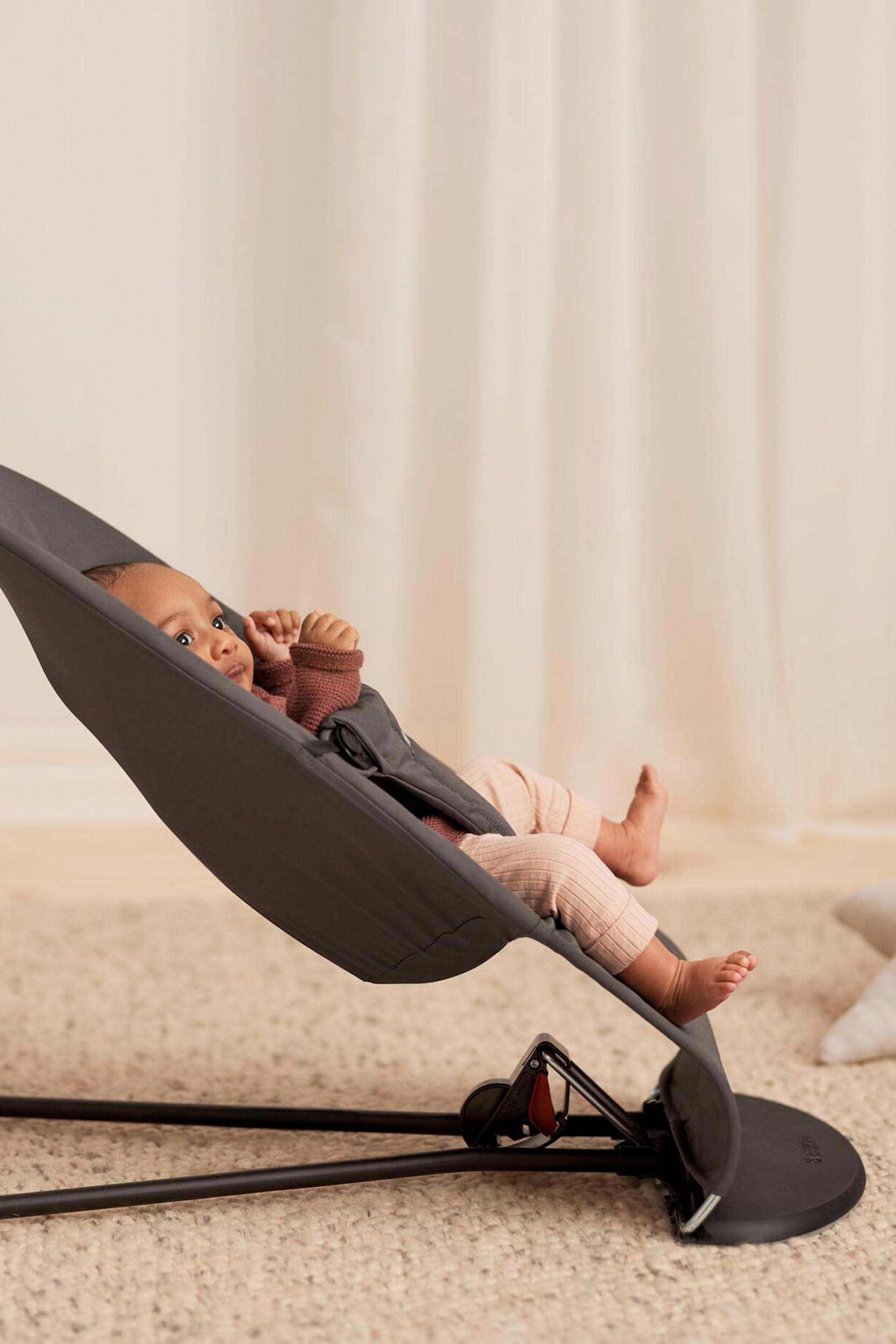 Ergonomic head and back support view of BabyBjörn bouncer