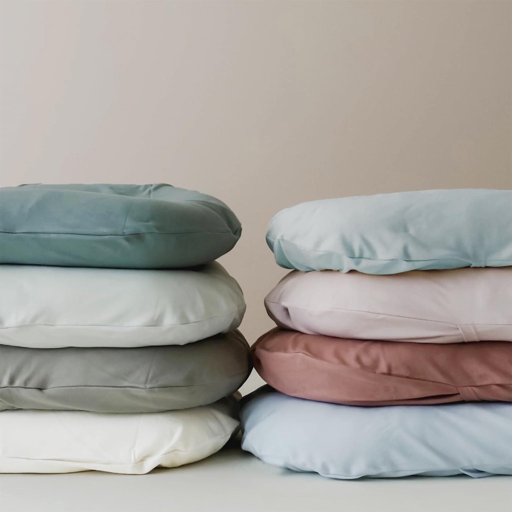 Detailed shot of organic cotton and fiber filling in baby nest