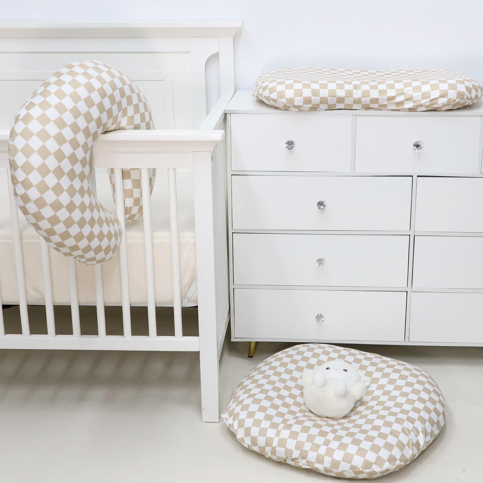 Dilimi baby lounger cover lifestyle shot in modern nursery setting