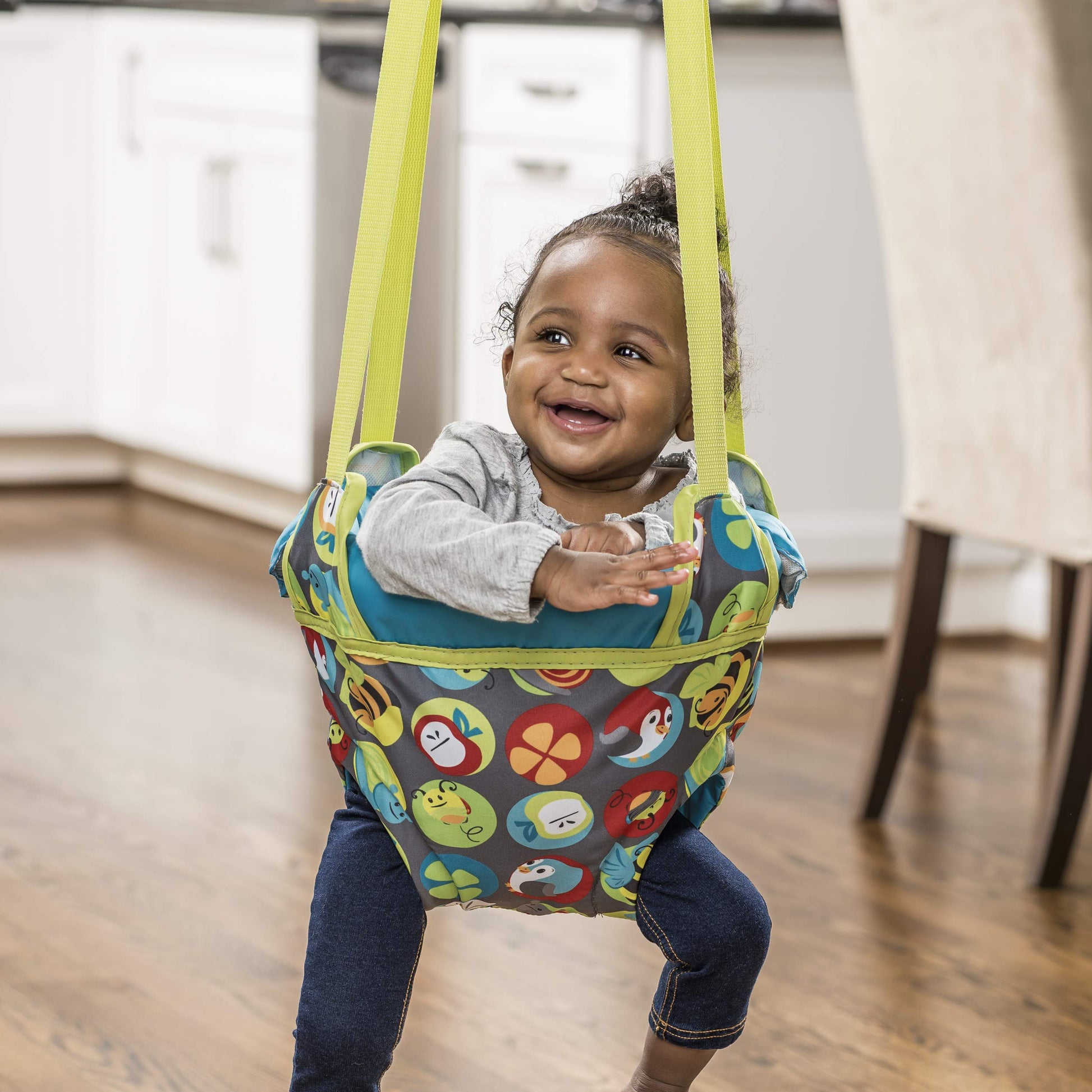 Adjustable height straps on the Bumbly jumper