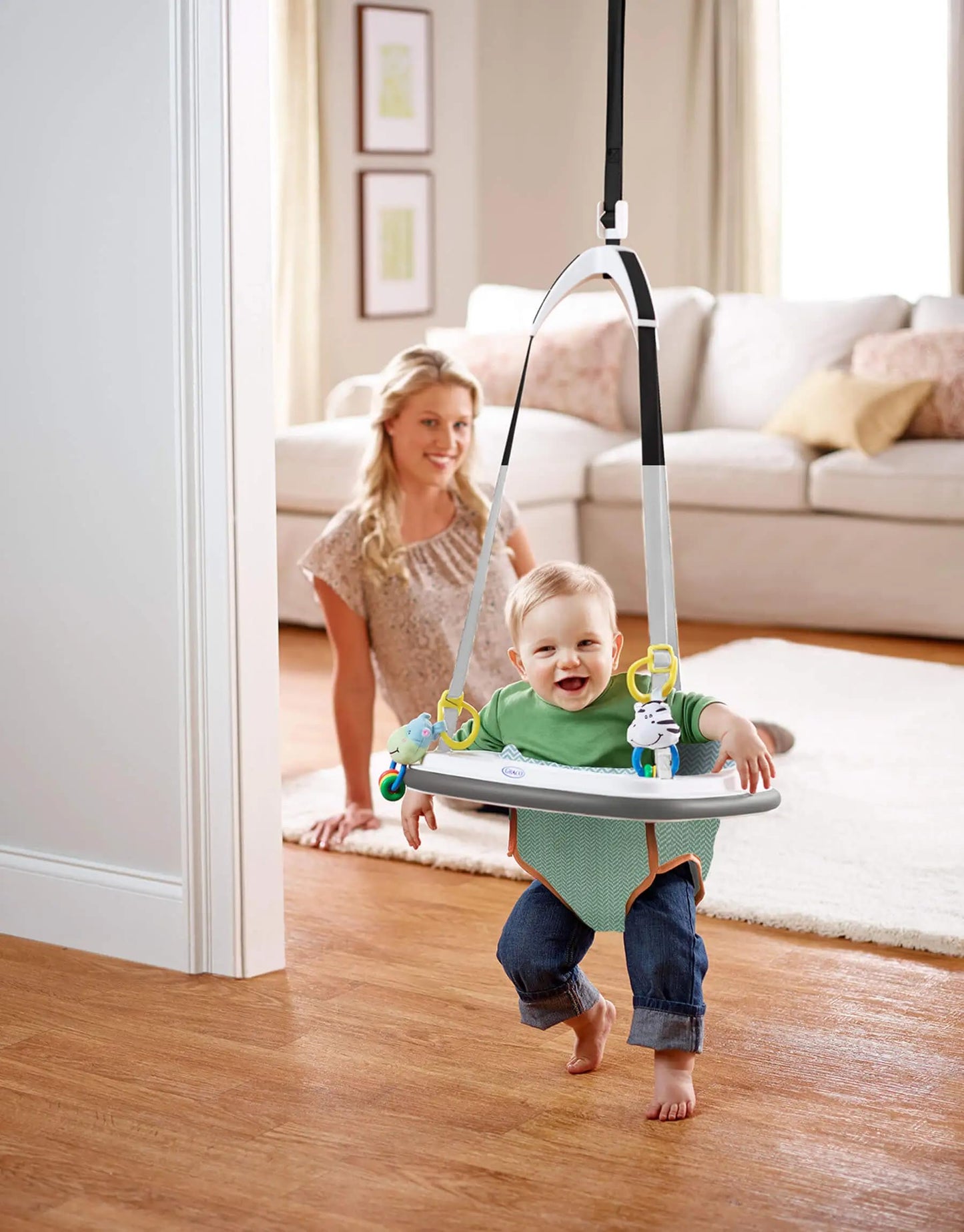 Graco baby jumper showing no-mark doorframe clamp