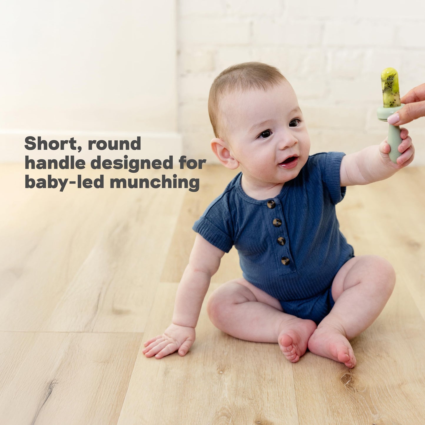 Travel-friendly sage baby feeder for infants