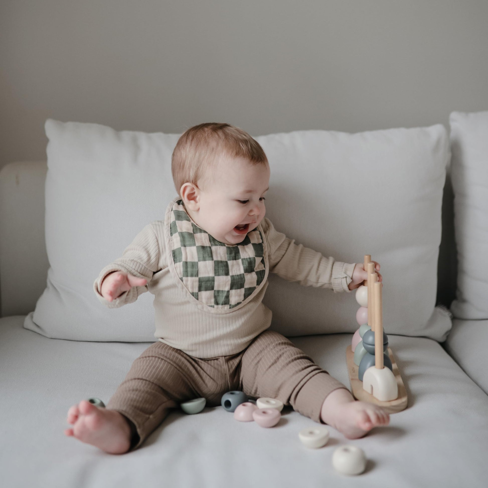Mushie muslin bib 2 pack packaging and labels