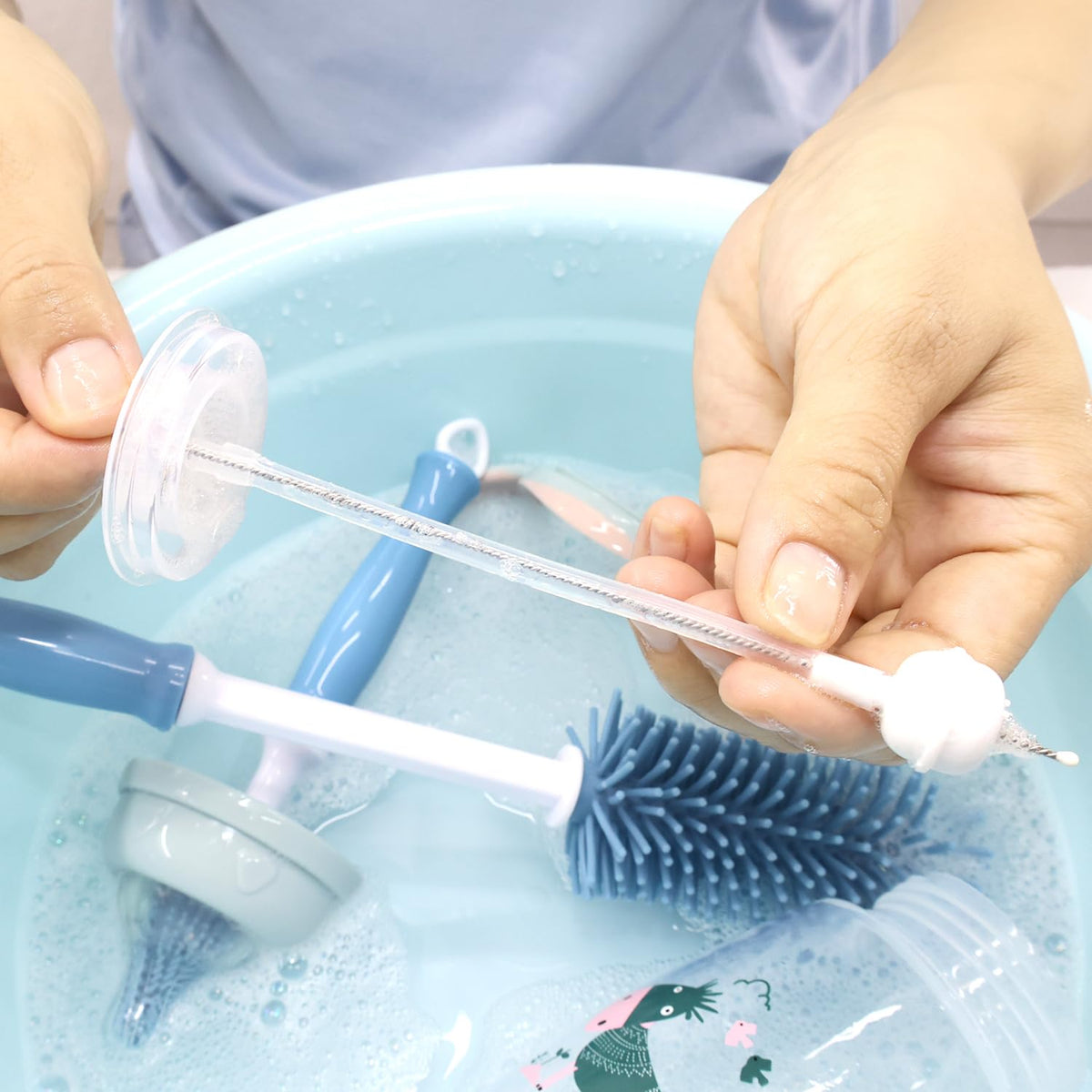 Silicone straw and nipple brushes for narrow openings