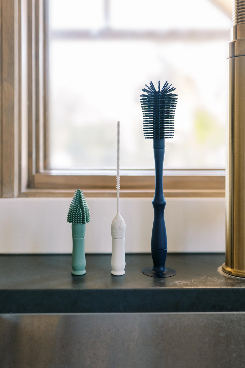 Dr. Brown's narrow straw brush for cleaning crevices and small tubes
