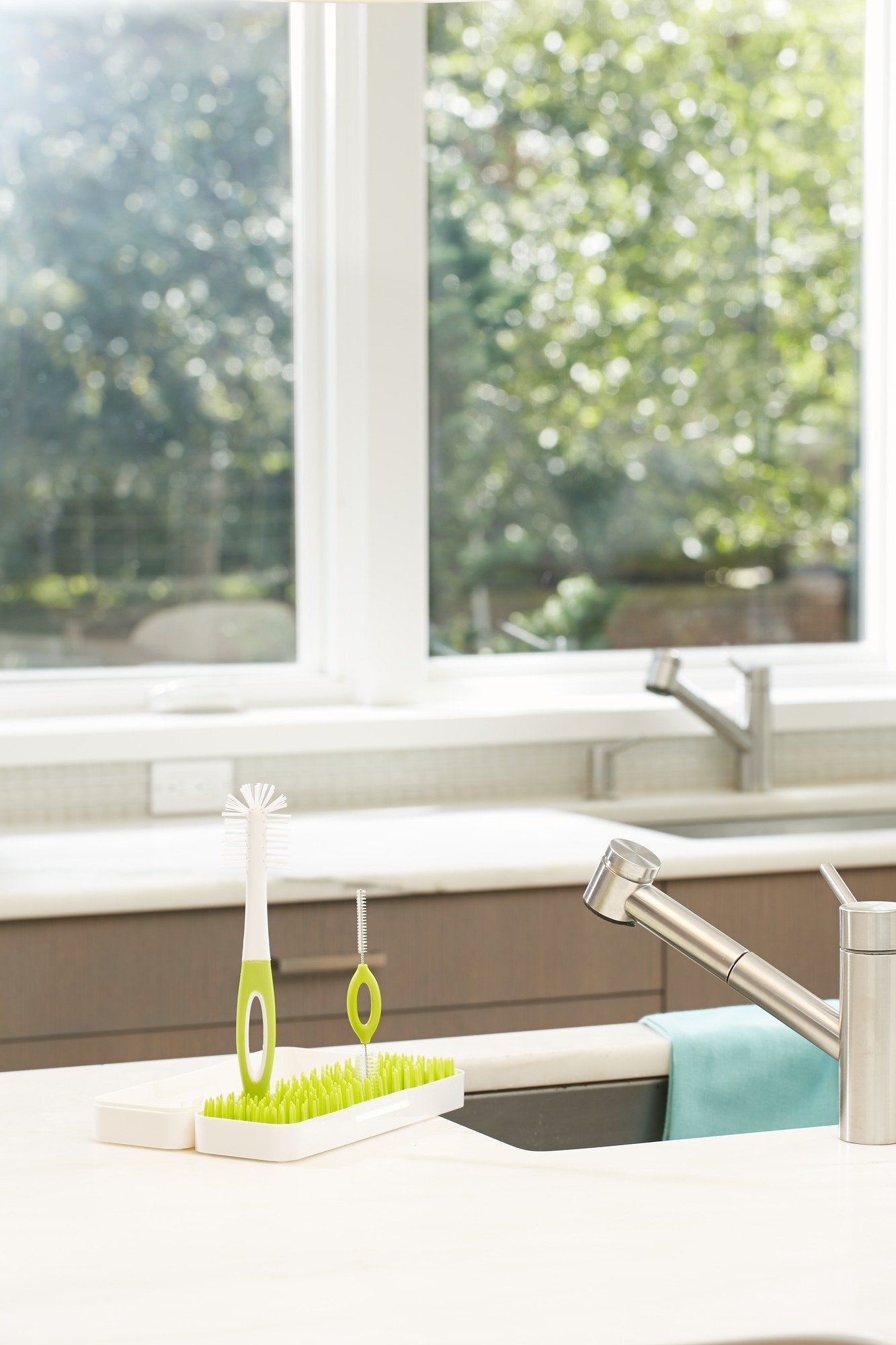 Side profile of Boon Trip drying rack showing compact size