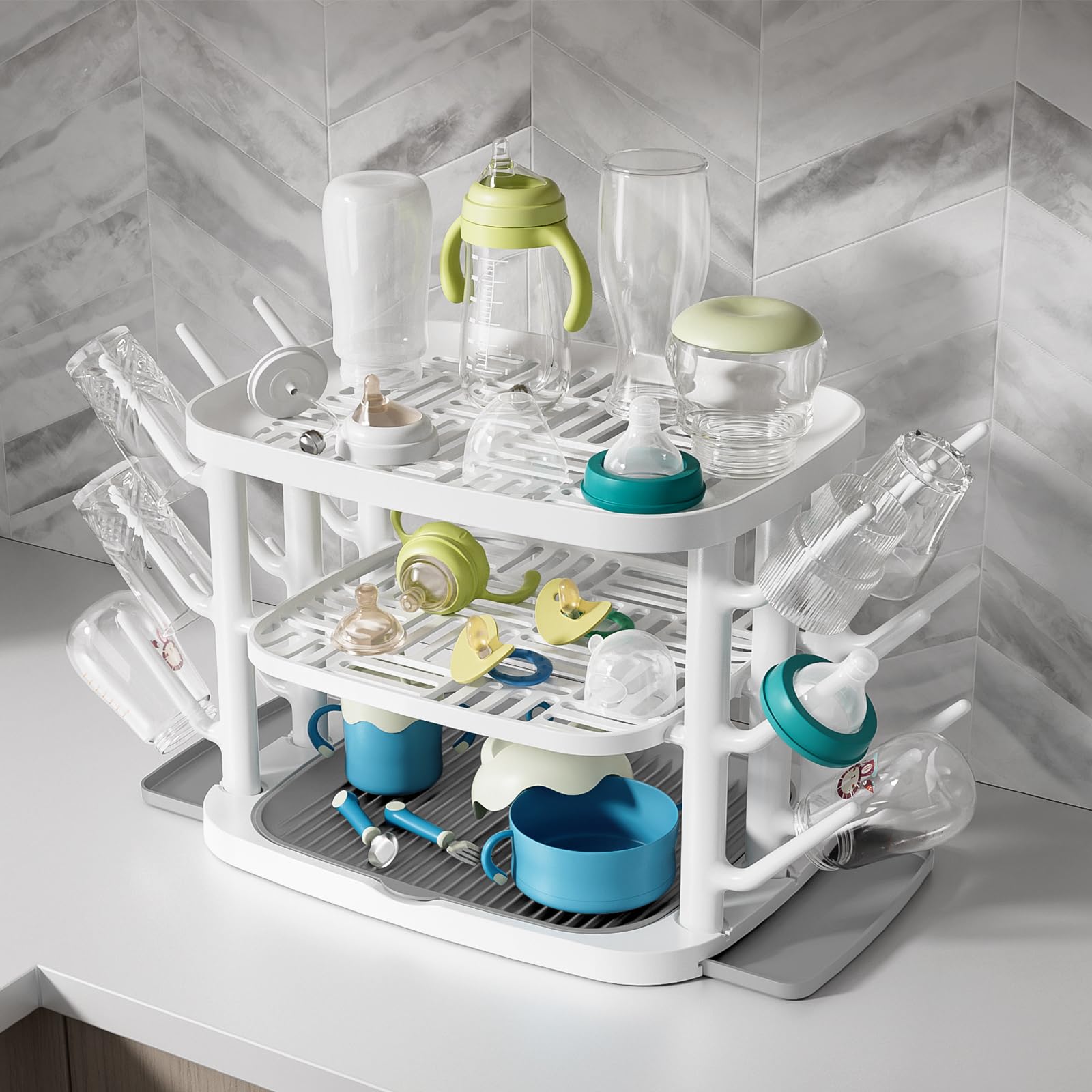 Close up of removable drip tray on Greendadi bottle organizer