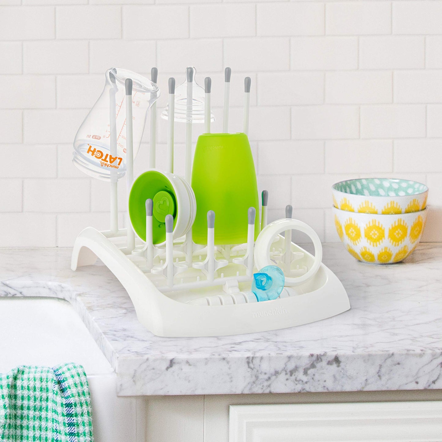 Side profile of Munchkin fold flat drying rack for kitchen