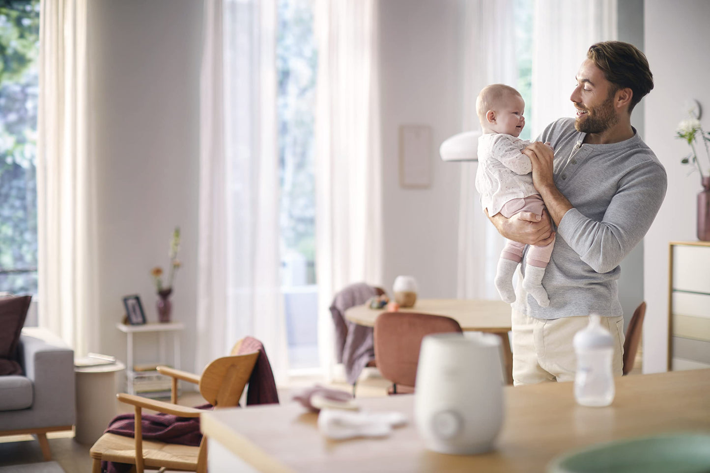 Philips Avent bottle warmer heating a baby bottle efficiently