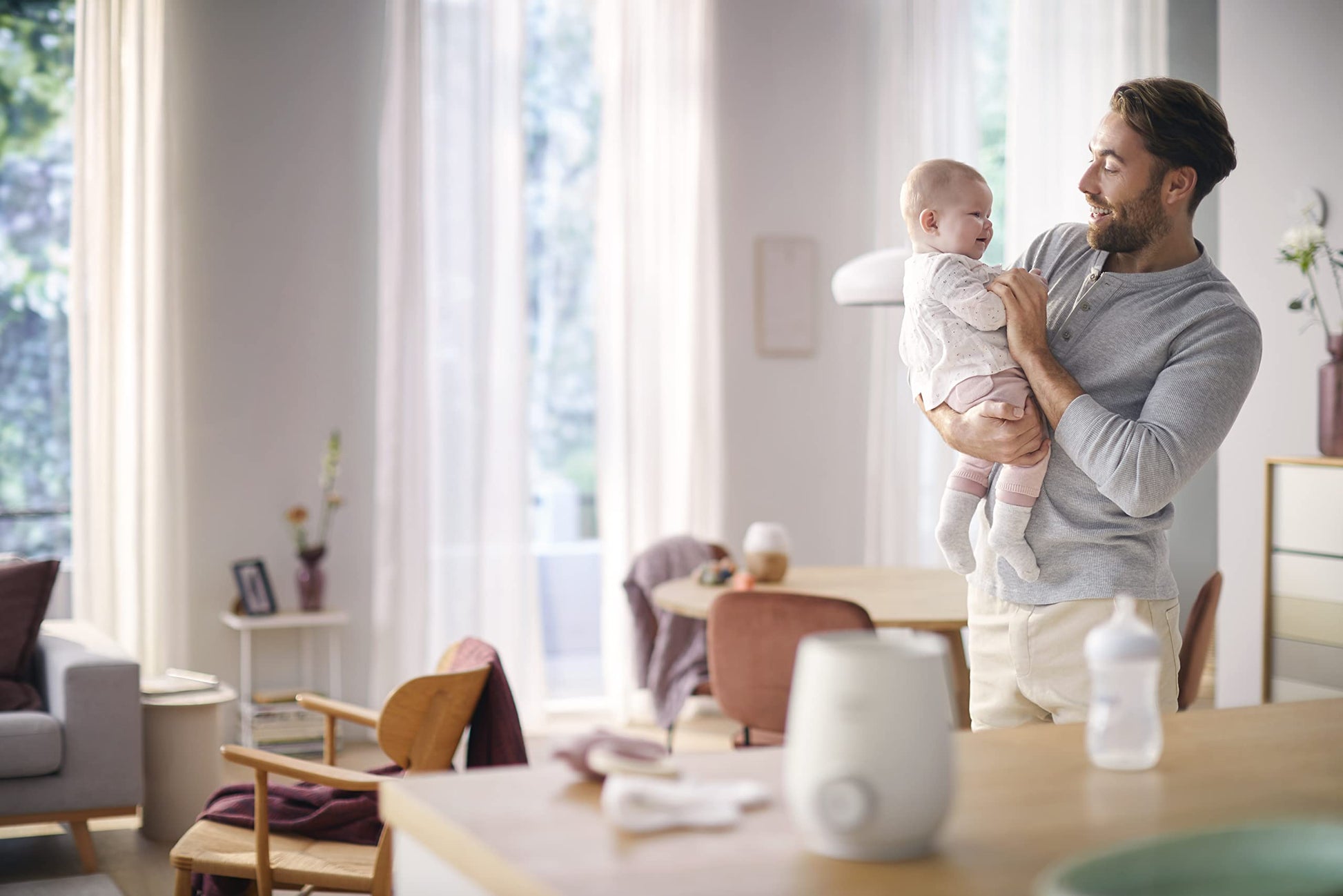 Philips Avent bottle warmer heating a baby bottle efficiently