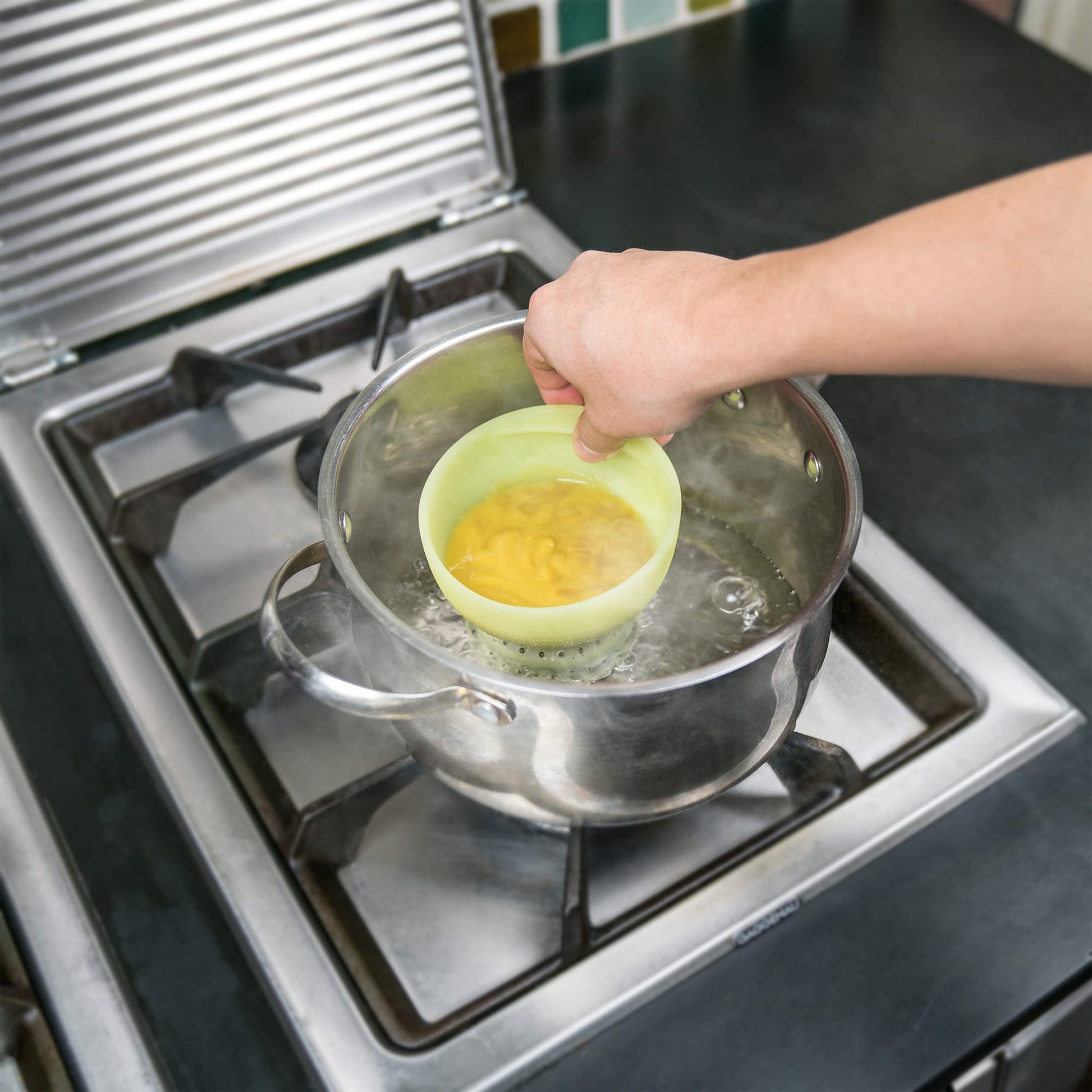 Flexible food-grade silicone steam bowl for baby nutrition