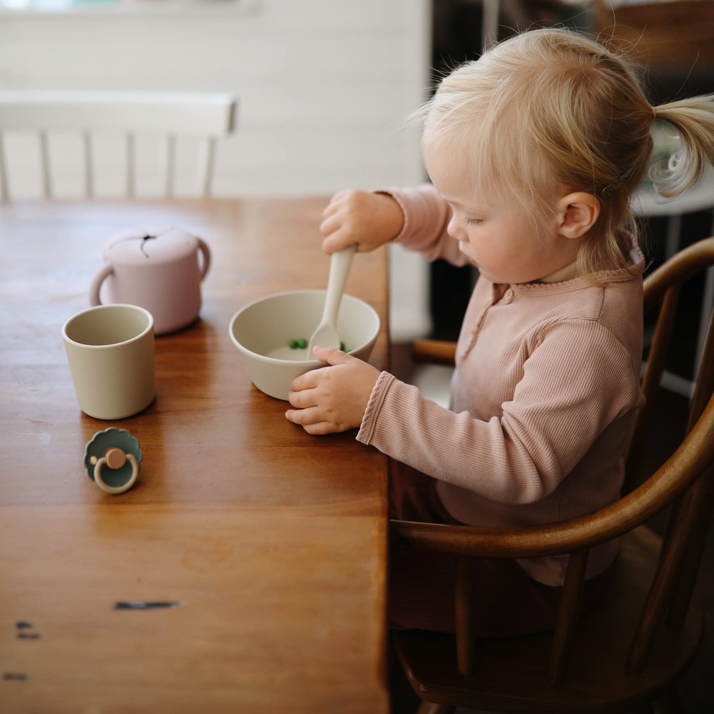 Close up of high quality BPA free material on Mushie dinnerware