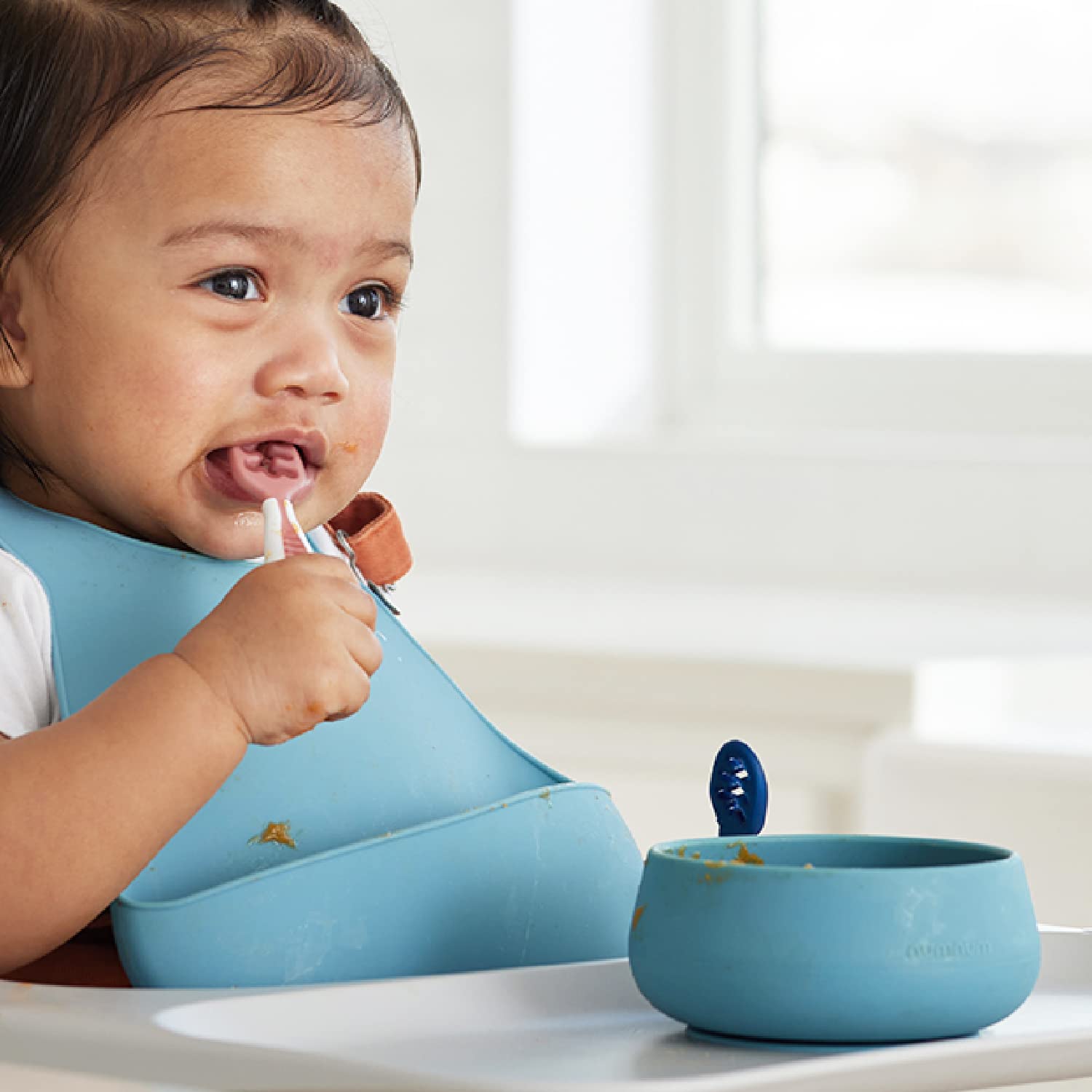 Top view of NumNum feeding set for infants
