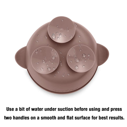 Baby feeding set showing the leakproof lid design for travel convenience