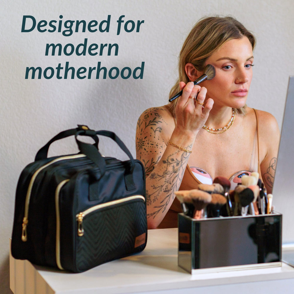 Ameda black travel bag for electric pumps showcasing the durable integrated carry handle.