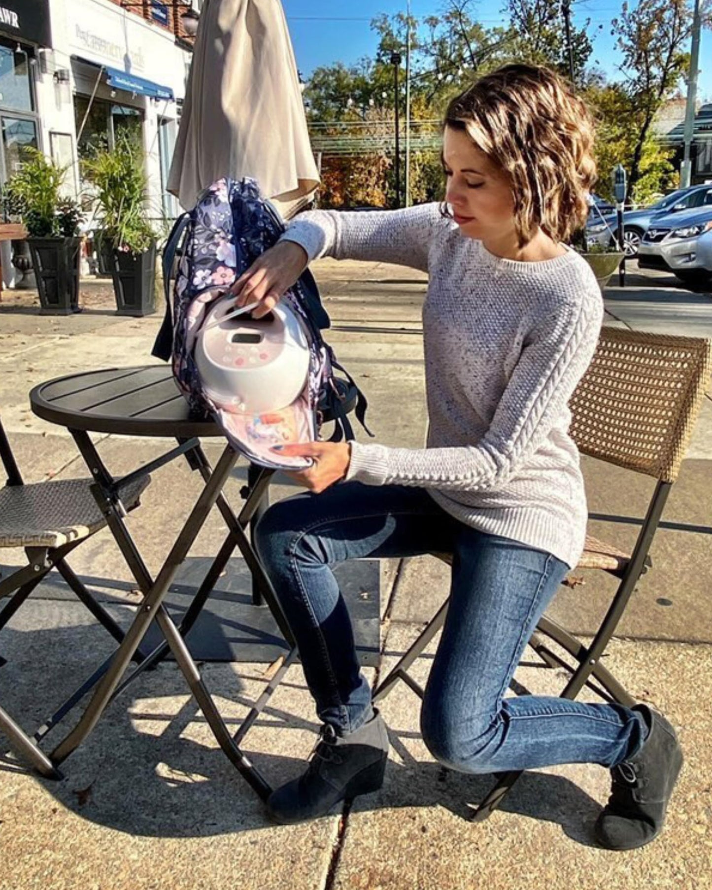 Sarah Wells Kelly Le Floral backpack side view showing water bottle pocket