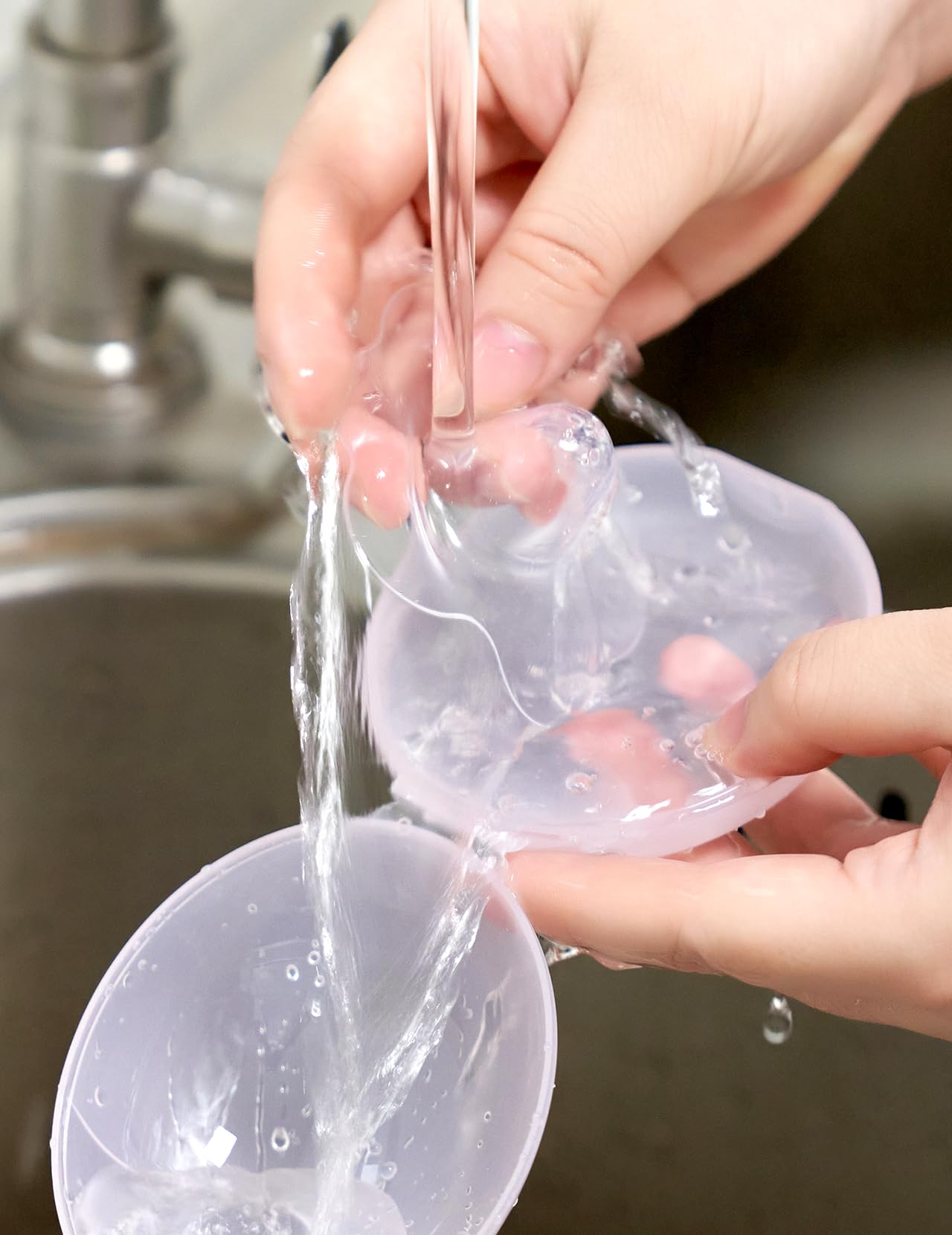 Instructions for using Momcozy contact nipple shield