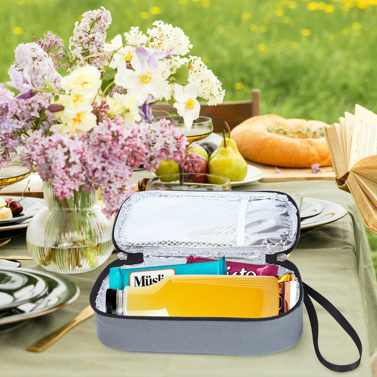 Isusser cooler bag with ice packs for traveling moms