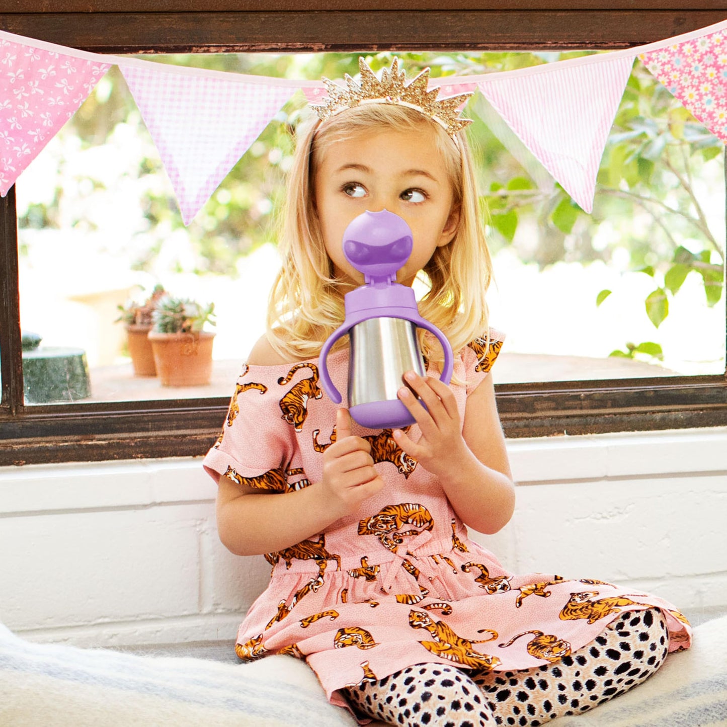 Interior sealing ring and pull tab mechanism of the leak proof Munchkin toddler straw cup