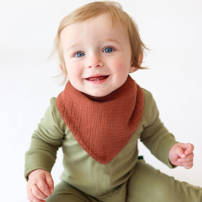 Selection of unisex colored Konssy muslin bibs for teething