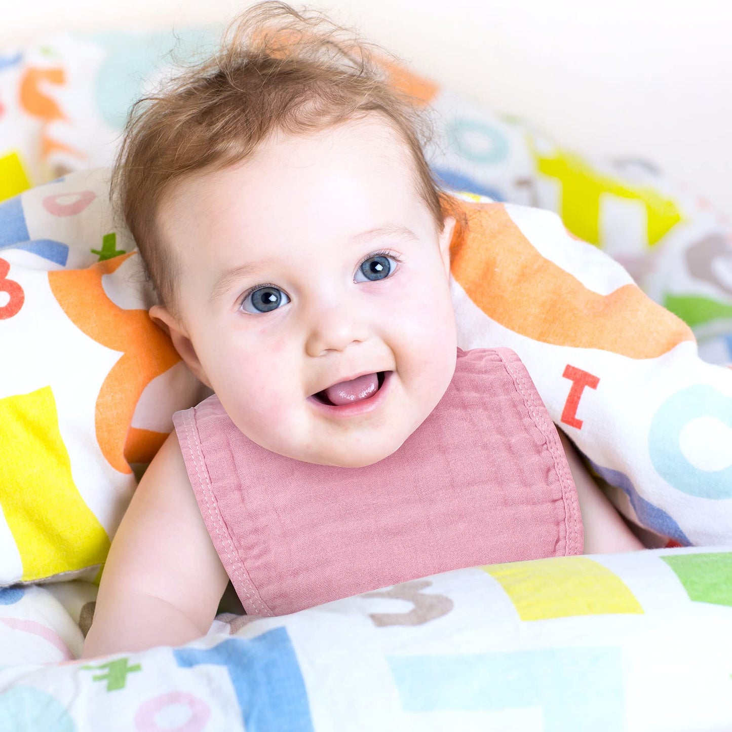 Frienda muslin burp cloths folded in pink color palette