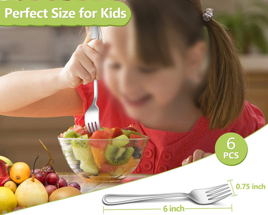 Close up of TeamFar toddler fork with line patterned edge