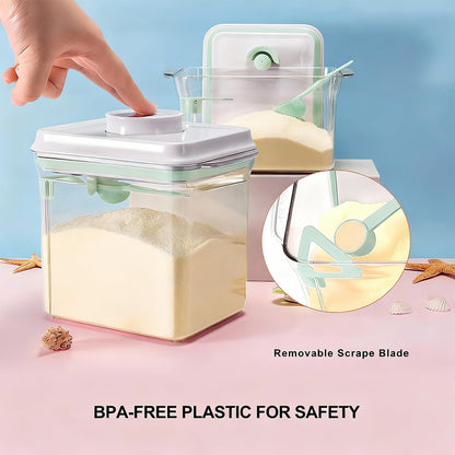 Vione Cozey Daily airtight container being washed by hand demonstrating the removable silicone sealing ring for easy cleaning.