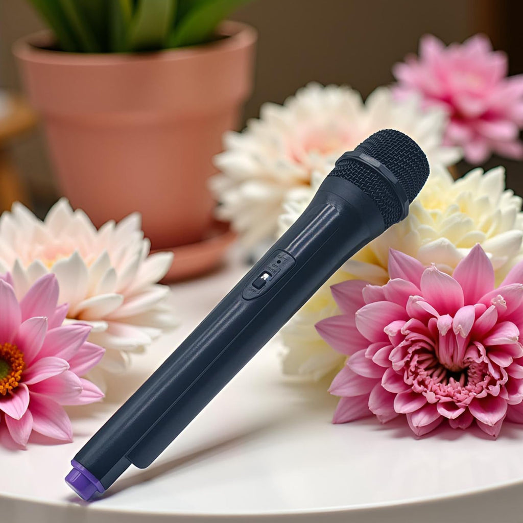 Mock microphone speech rehearsal prop for stage confidence building